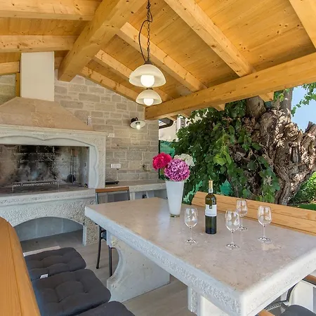 Contessa Villa